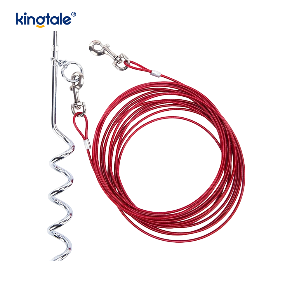 Hund bindet Kabel und Pflock fest