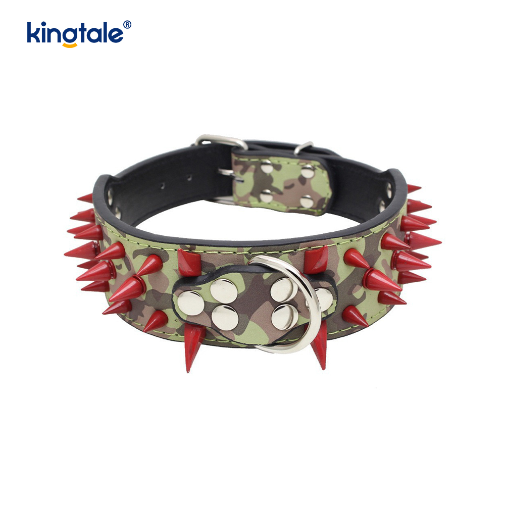 Scharfes Hundehalsband mit Spikes und Nieten. Stilvolle Hundehalsbänder aus Leder