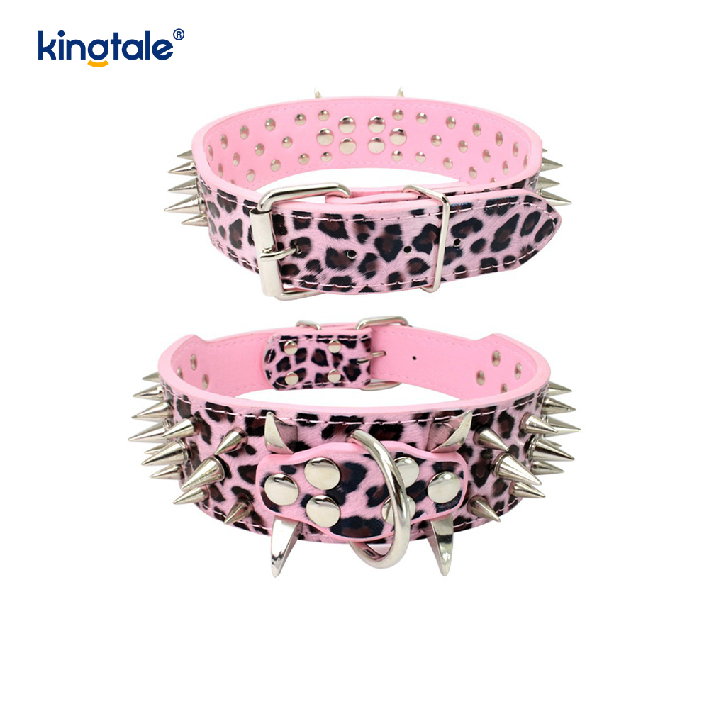 Scharfes Hundehalsband mit Spikes und Nieten. Stilvolle Hundehalsbänder aus Leder